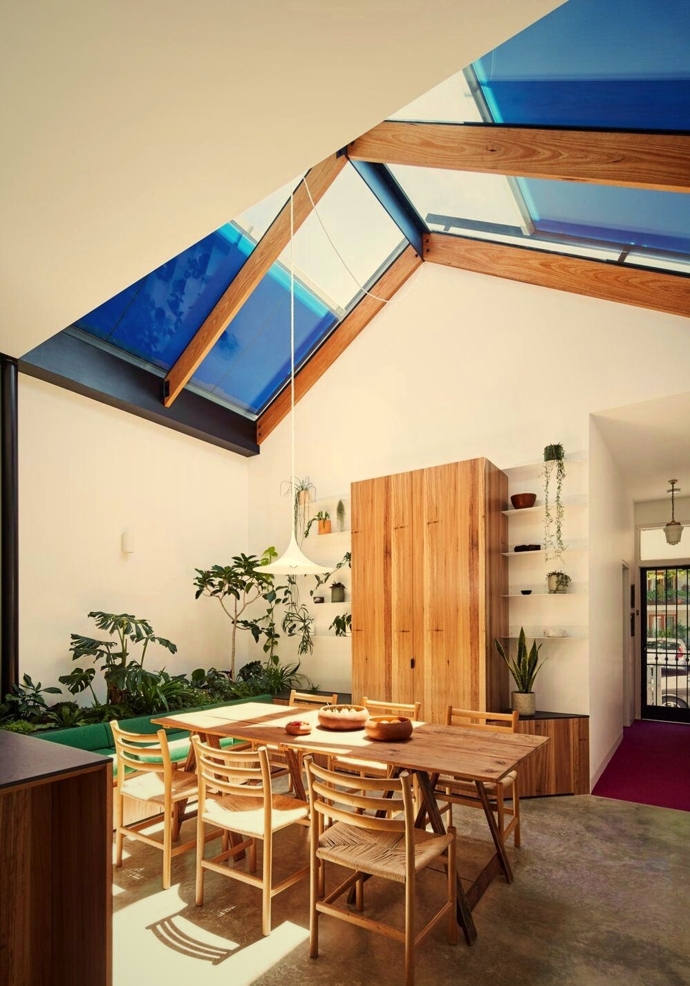 /wp-content/uploads/2020/12/Modern-wooden-kitchen-model-with-adjustable-transparent-roof-to-support-indoor-garden-improving-more-natural-vibe-2.jpg