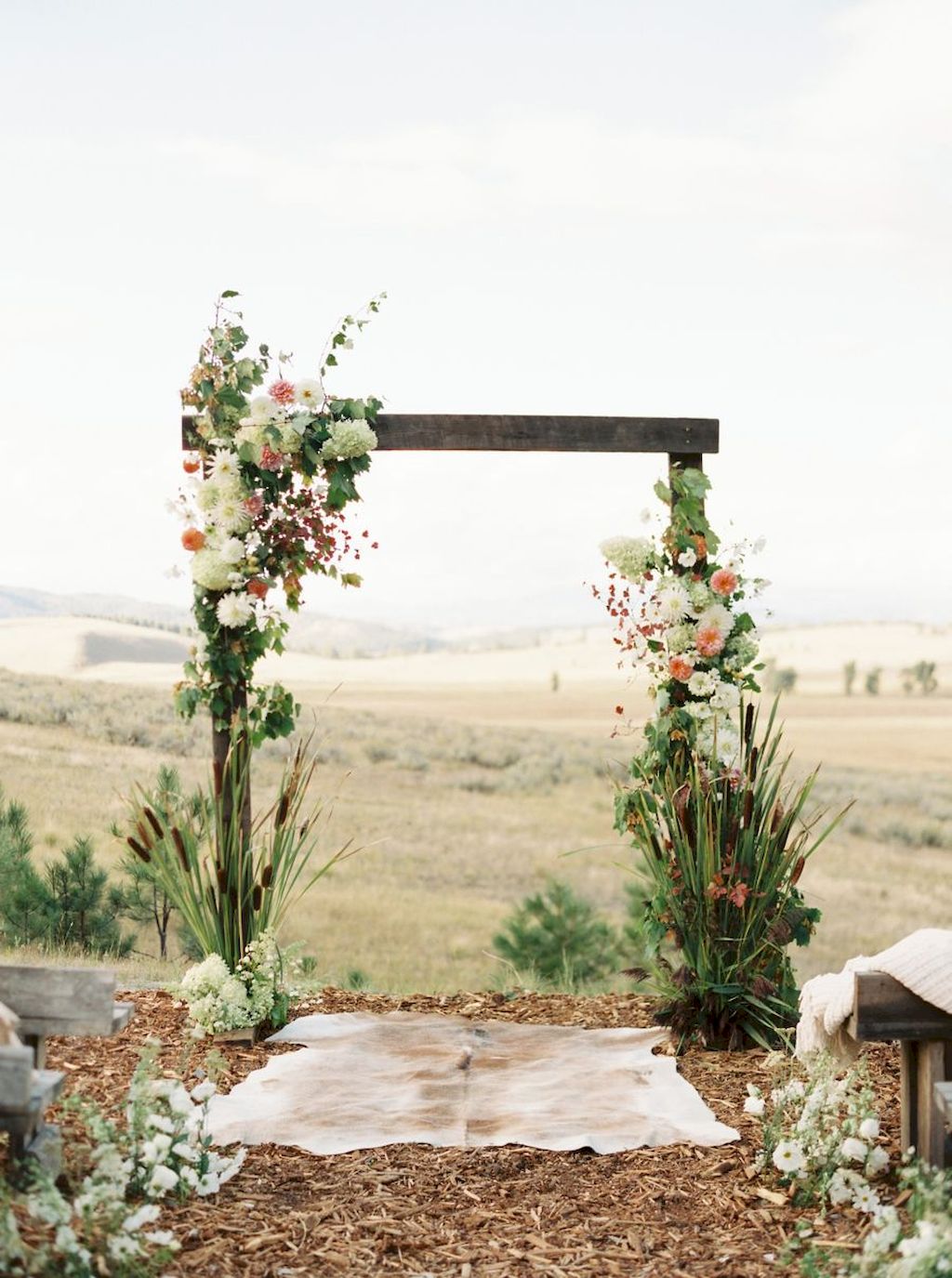 https://elonahome.com/wp-content/uploads/2018/09/Fall-wedding-decoration-idea-with-inspiring-autumn-decoration-and-fall-flowers-design-Part-53.jpg